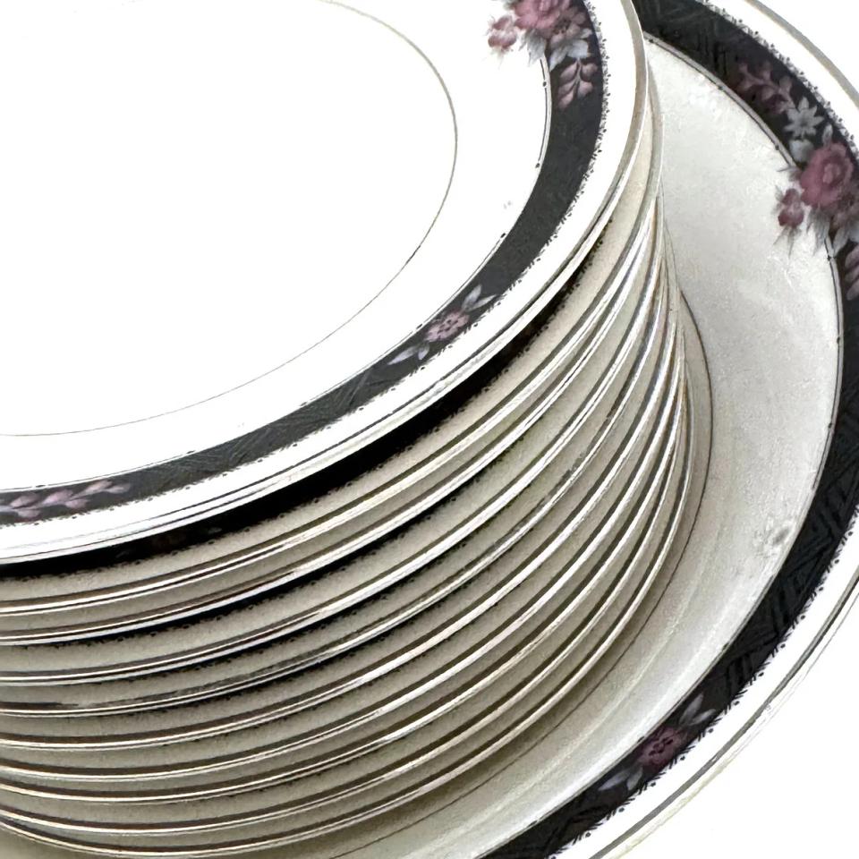 Noritake Ivory China 'Etienne' Dinner Service